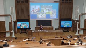 Первое занятие школьного ихтиологического кружка в осеннем семестре нового учебного года